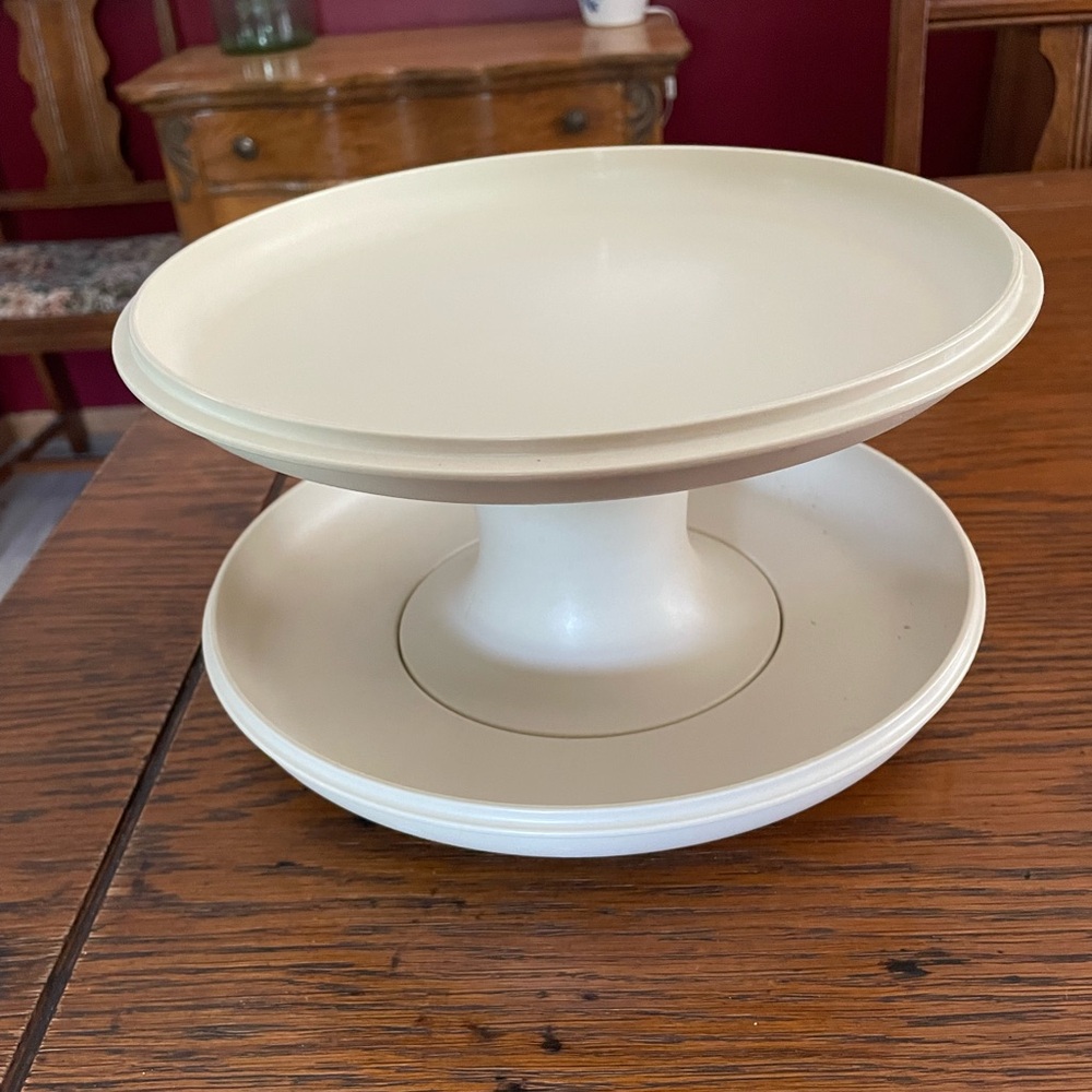 Tupperware Cream Cake Stand